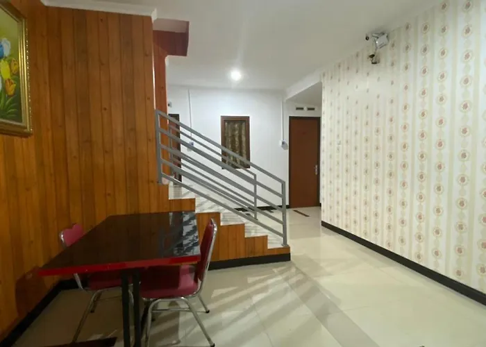 RedDoorz Plus @ Rawamangun Jakarta