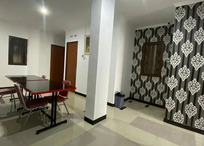 RedDoorz Plus @ Rawamangun Jakarta